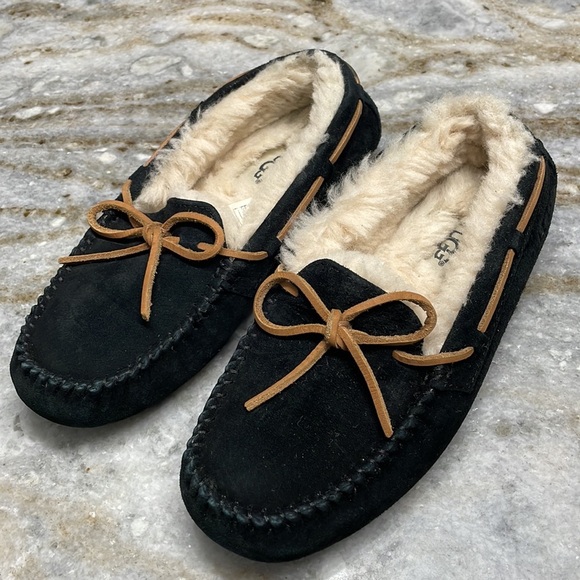 Ugg Dakota Black Suede Slippers Women’s size 6 - Picture 2 of 12